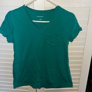 American star V-neck short sleeve T-shirt size small
